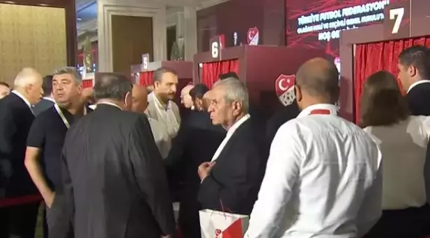 Büyükekşi dönemi sona erdi; yeni TFF Başkanı İbrahim Hacıosmanoğlu 2 Büyükekşi dönemi sona erdi; yeni TFF Başkanı İbrahim Hacıosmanoğlu