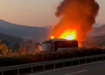 Bu kaçıncı yangın? Seyir halindeki yolcu otobüsü yanarak kül oldu