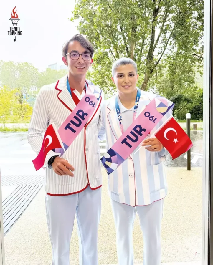 Türkiye'nin Olimpiyat kıyafeti sosyal medyada alay konusu oldu