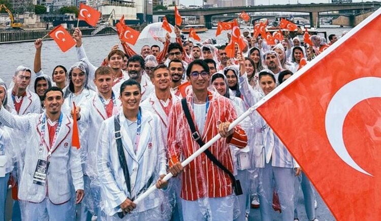Türkiye’nin Olimpiyat kıyafeti sosyal medyada alay konusu oldu