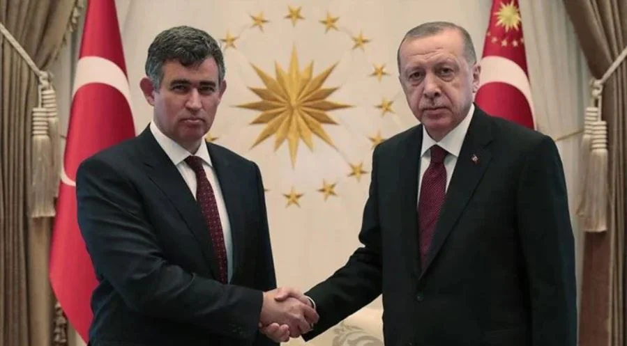 Özgür Özel'in eleştirdiği Metin Feyzioğlu terfi etti, Prag’a atandı