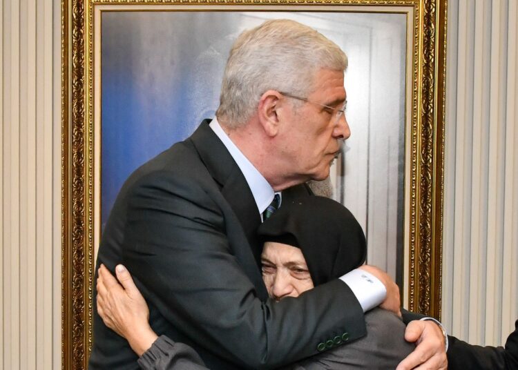 Sinan Ateş’in annesi ve ablası, Özgür Özel ve Müsavat Dervişoğlu ile görüştü