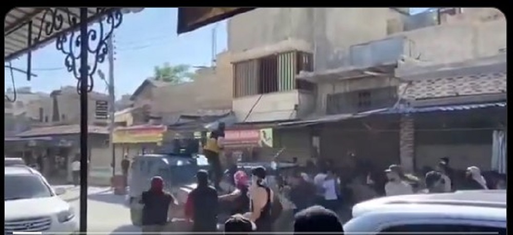 Suriyeliler, Kayseri’ye tepki olarak Türk araçlarına saldırmaya başladı 4 Suriyeliler, Kayseri’ye tepki olarak Türk araçlarına saldırmaya başladı
