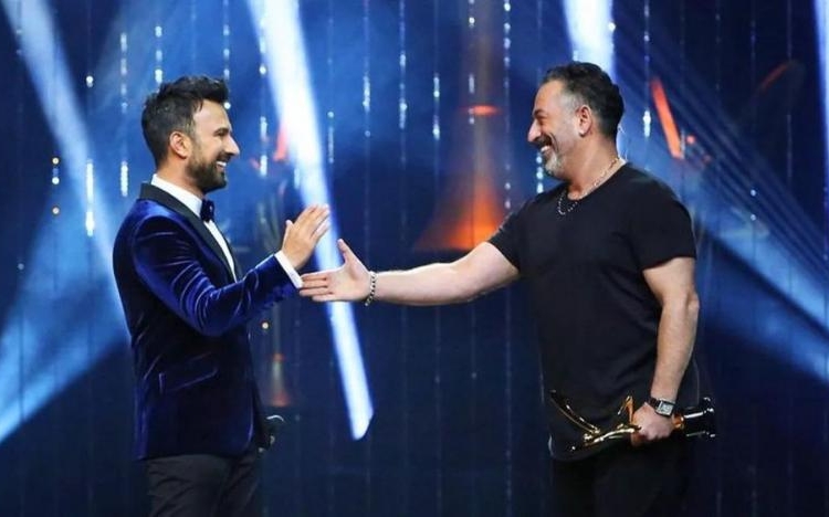 Tarkan yeni imajını paylaştı, Cem Yılmaz destek verdi 1 Tarkan yeni imajını paylaştı, Cem Yılmaz destek verdi