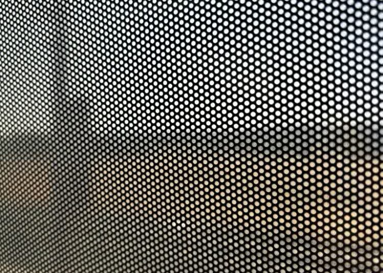 Reklamla kapalı, manzarasız tren yolculuğu çekilir mi?