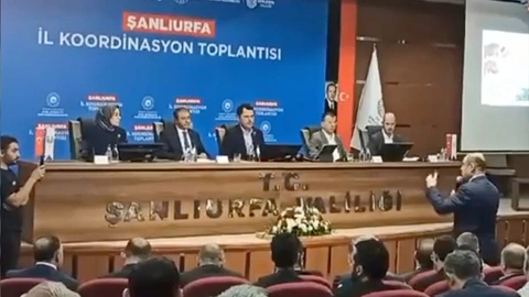 Bakan Kurum, deprem toplantısında YRP’li başkanın Divan'a oturmasına izin vermedi 3 Bakan Kurum, deprem toplantısında YRP’li başkanın Divan'a oturmasına izin vermedi