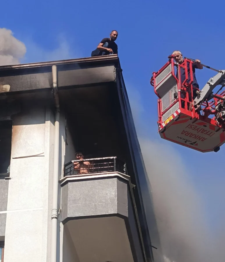 Yangının ortasında kalan çocuk, ıslak bezler ile alevlerden korundu