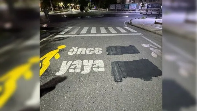 Kürtçe trafik uyarılarını valilik sildirdi, büyükşehir yeniden yazdı 5 Kürtçe trafik uyarılarını valilik sildirdi, büyükşehir yeniden yazdı