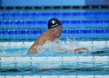 Paris Olimpiyatları: Fransız yüzücü, ABD’li Phelps’in rekorlarını tarihe gömerek altına uzandı