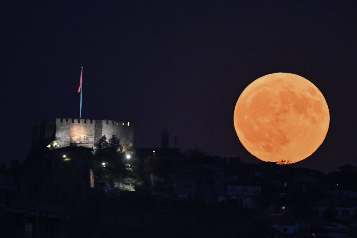 Ankara ve İstanbul’dan ‘Süper Ay’ manzaraları