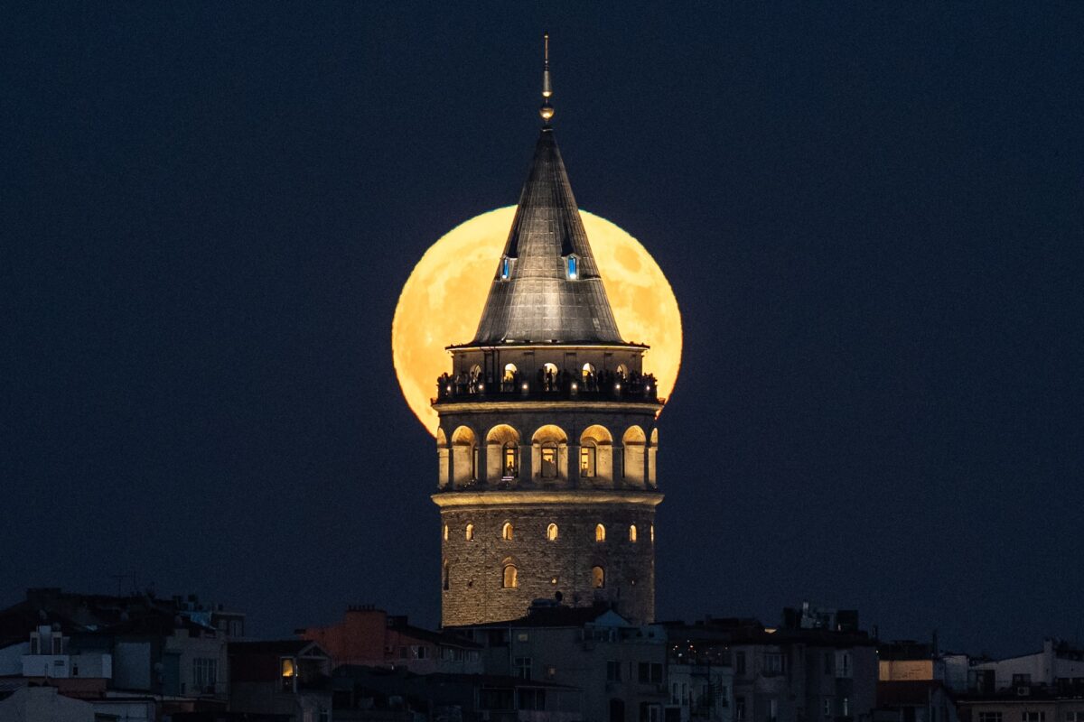 Ankara ve İstanbul’dan ‘Süper Ay’ manzaraları