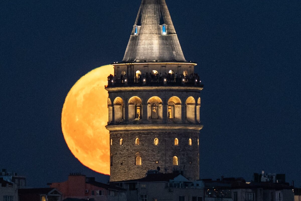 Ankara ve İstanbul’dan ‘Süper Ay’ manzaraları