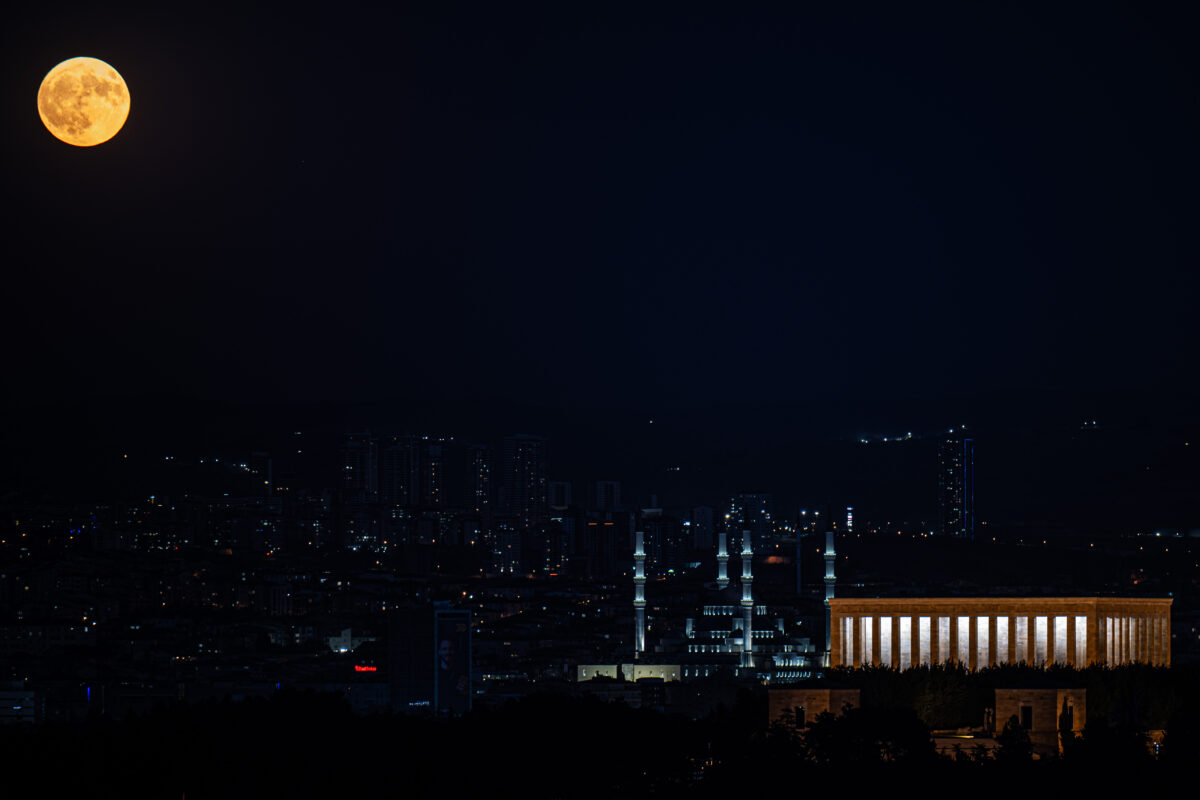 Ankara ve İstanbul’dan ‘Süper Ay’ manzaraları