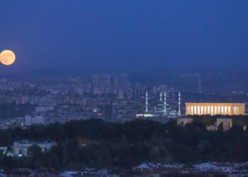 Ankara ve İstanbul’dan ‘Süper Ay’ manzaraları