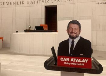 Can Atalay, Ahmet Şık’a yapılan saldırıyı izlerken cezaevi yönetimi TV yayınını kesti