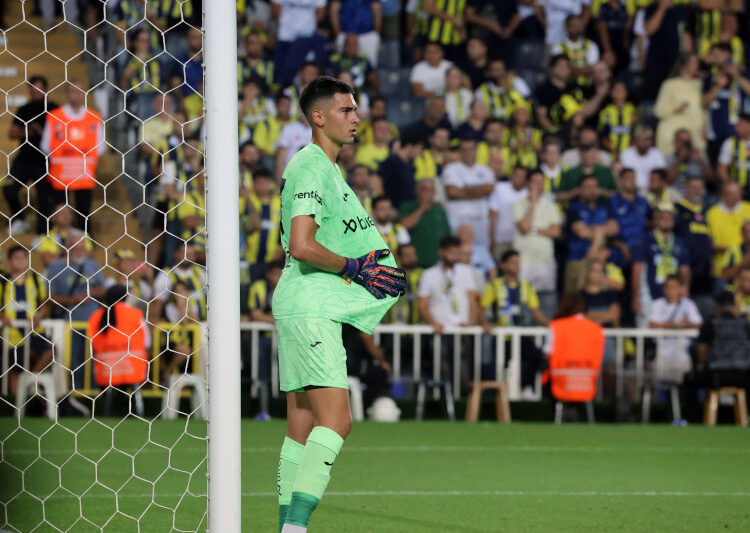 Herkes onu konuşuyor: Adana Demirspor'un 15 yaşındaki kalecisi Deniz Eren Dönmezer 1 Herkes onu konuşuyor: Adana Demirspor’un 15 yaşındaki kalecisi Deniz Eren Dönmezer