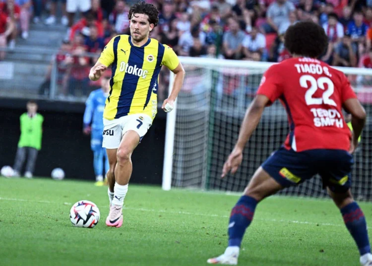 Premier Lig ekibinden Ferdi Kadıoğlu için Fenerbahçe'ye rekor teklif 1 Premier Lig ekibinden Ferdi Kadıoğlu için Fenerbahçe’ye rekor teklif
