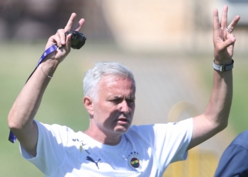 Jose Mourinho bir ismin daha üstünü çizdi: Kadroda 2 değişiklik 6 Jose Mourinho bir ismin daha üstünü çizdi: Kadroda 2 değişiklik