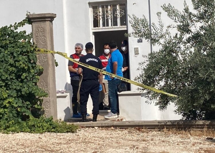 Kayıp öğretmenin cesedi komşu evde bulundu 1 Kayıp öğretmenin cesedi komşu evde bulundu