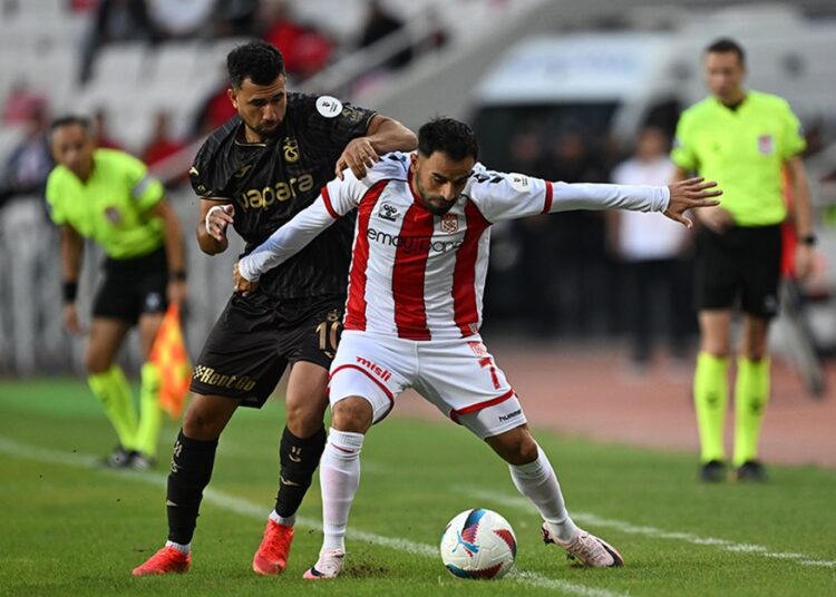 Sivasspor-Trabzonspor maçında gol sesi çıkmadı, puanlar paylaşıldı 1 Sivasspor-Trabzonspor maçında gol sesi çıkmadı, puanlar paylaşıldı