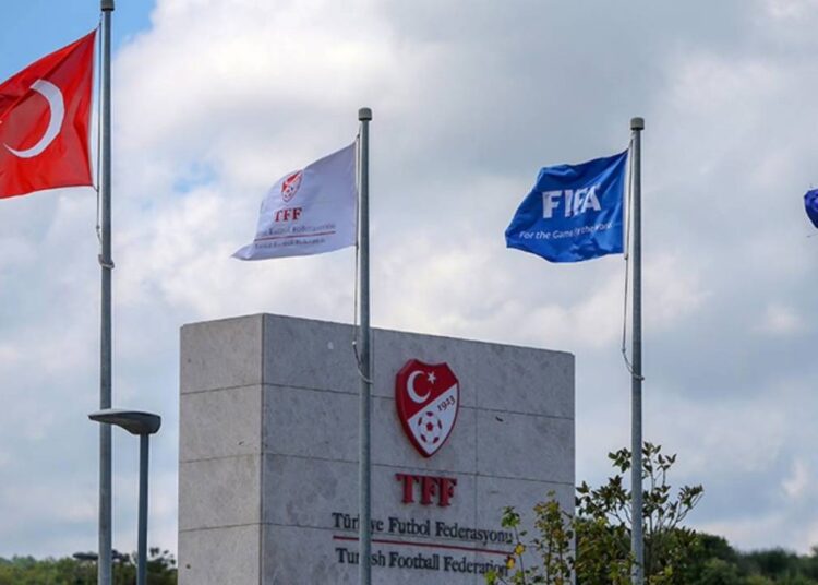 Aslı Güney "tuttur.com"daki soru işaretlerini 10 gün önce yazmıştı I TFF, Yargı’dan rol mü çalıyor? 1 9 kulüp PFDK’ye sevk edildi: Arda Turan detayı
