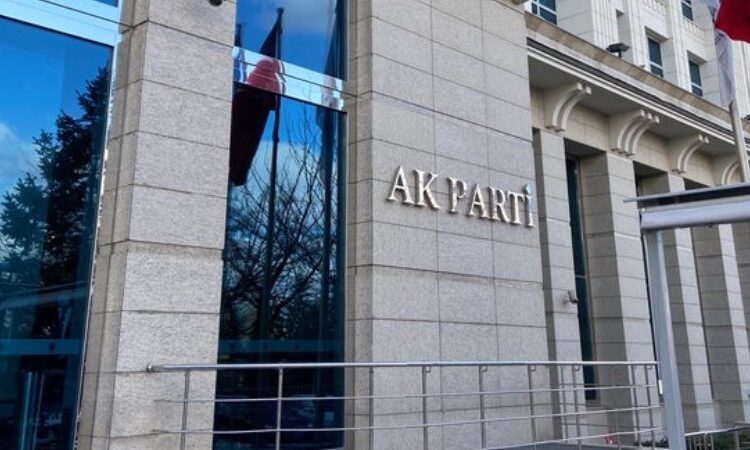 AK Parti’nin 4 il başkanı değişti