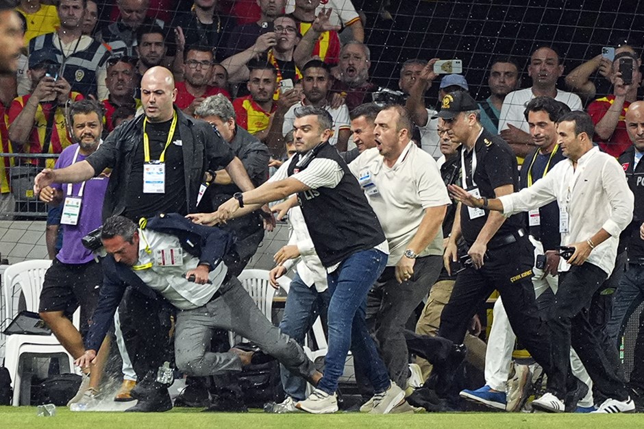 Safa Kar yazdı I Yeter artık… Futbol konuşalım!