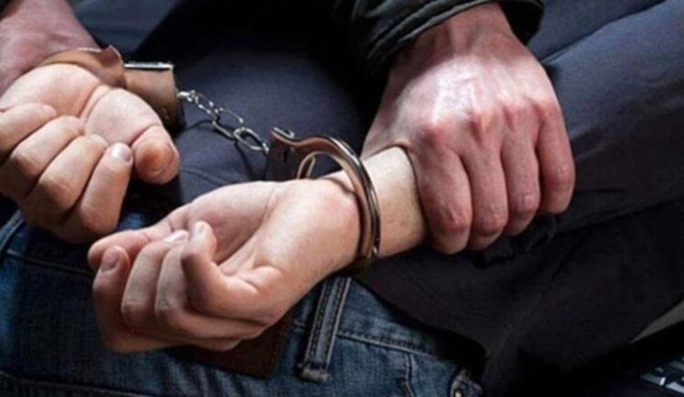 İnterpol tarafından kırmızı bültenle aranıyordu: Antalya'da yakalandı 1 İnterpol tarafından kırmızı bültenle aranıyordu: Antalya’da yakalandı