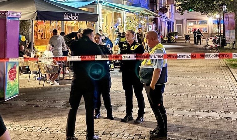 Almanya'da festivalde bıçaklı saldırı: 3 ölü, 5 ağır yaralı 4 Almanya'da festivalde bıçaklı saldırı: 3 ölü, 5 ağır yaralı