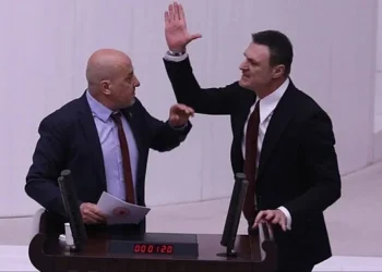 Hüsnü Yusuf Turabiç yazdı I Meclis’teki kavga kime yaradı?