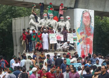 Bangladeş’te işsiz gençler hükümeti devirdi: Başbakan Hindistan’a kaçtı 8 Bangladeş’te işsiz gençler hükümeti devirdi: Başbakan Hindistan’a kaçtı