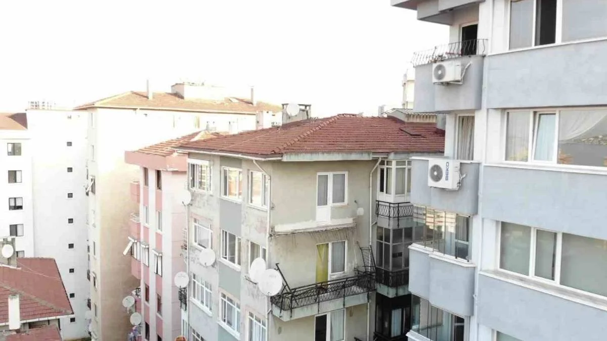 Balkon çöktü, apartman boşaltıldı, bir tek o kaldı: ‘Kimse kalmadı, çok memnun oldum’