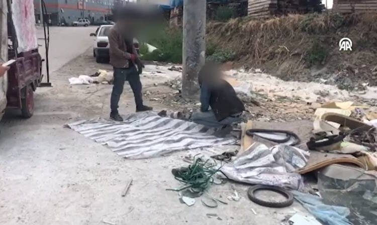 Bursa'da çevreyi kirleten kişilere mıntıka temizliği yaptırıldı 1 Bursa’da çevreyi kirleten kişilere mıntıka temizliği yaptırıldı