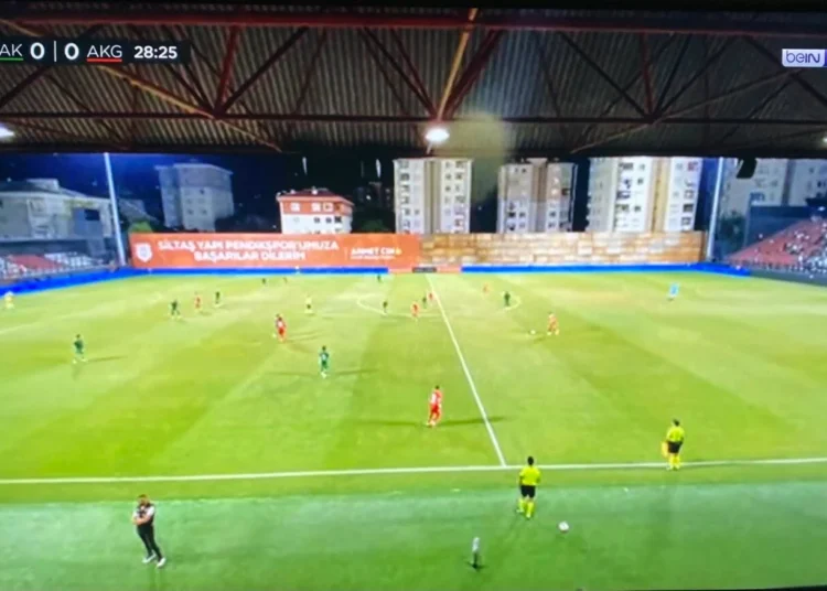 TRT ve BeIN SPORTS’da skandal: Maç yayını cep telefonu ile verildi