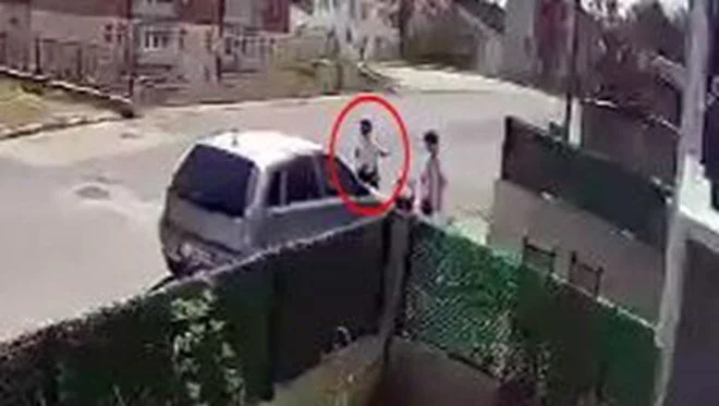 Sosyal medya ses getirdi, kasden çocuk ezen kadın tutuklandı 2 Sosyal medya ses getirdi, kasden çocuk ezen kadın tutuklandı