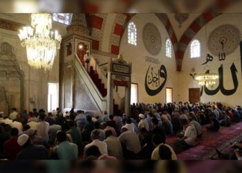Halis Gül yazdı l İmamlar arada kaldı; Atatürk’ü anan da, anmayan da tepki görüyor!