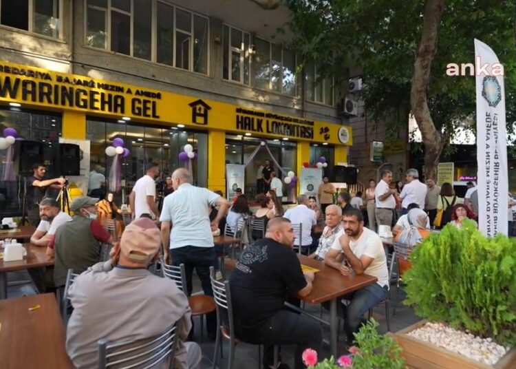 Diyarbakır’da Halk Lokantası açıldı: 4 çeşit yemek 70 lira 1 Diyarbakır’da Halk Lokantası açıldı: 4 çeşit yemek 70 lira