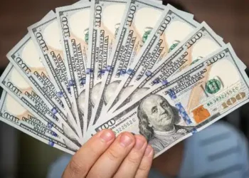 Dolar yeni haftaya rekorla başladı 3 Dolar yeni haftaya rekorla başladı