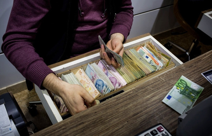 Dolar yeni haftaya rekorla başladı