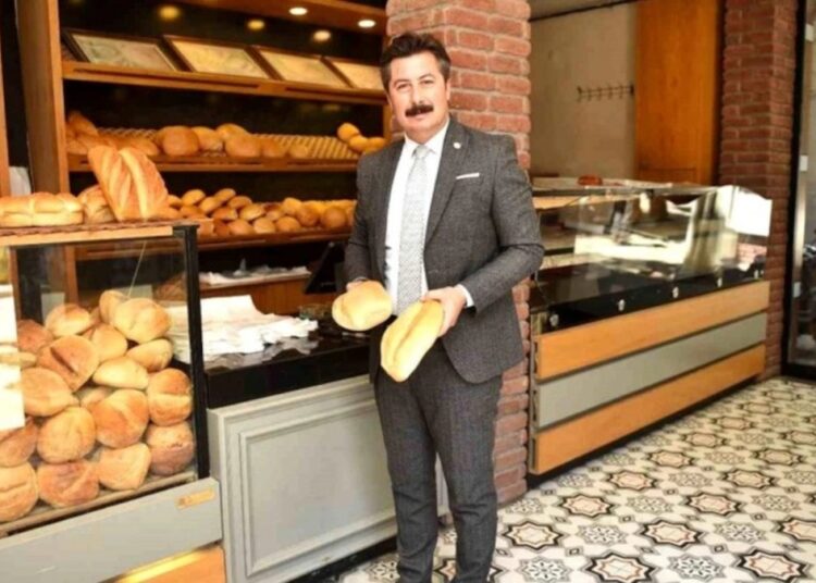 Sözünü tutan Belediye Başkanı, ekmek fiyatını 1 TL yaptı 1 Sözünü tutan Belediye Başkanı, ekmek fiyatını 1 TL yaptı