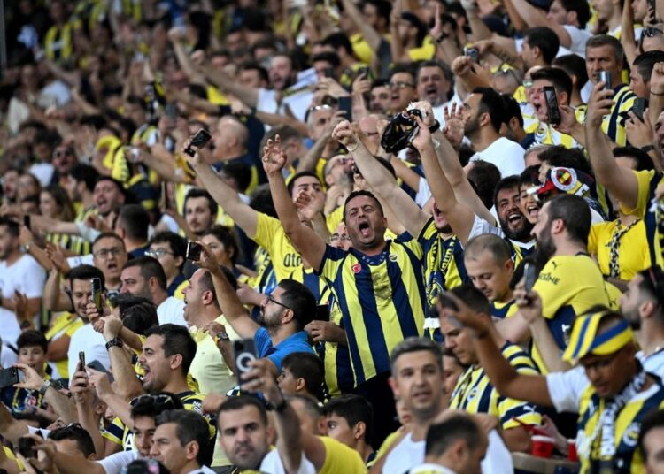 UEFA'dan Fenerbahçe'ye ceza 1 UEFA’dan Fenerbahçe’ye ceza