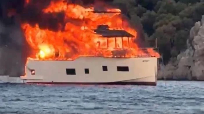 Fethiye’de yat yandı, 4 kişi denize atlayarak kurtuldu