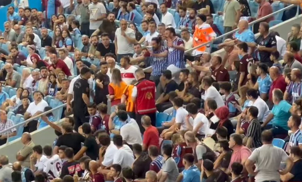 Trabzonspor maçında tribünde gergin anlar