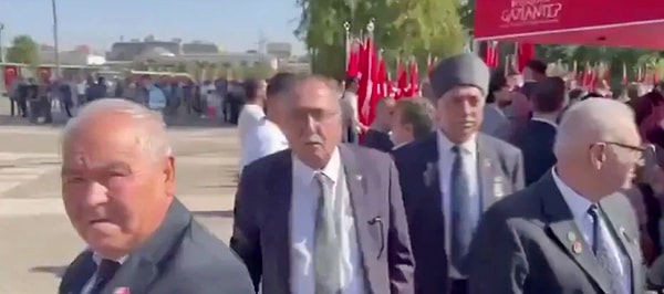 30 Ağustos töreninde İsmail Haniye posteri gerginliği 3 30 Ağustos töreninde İsmail Haniye posteri gerginliği