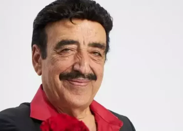 Konser öncesi rahatsızlanan Hakkı Bulut, hastaneye kaldırıldı 1 Konser öncesi rahatsızlanan Hakkı Bulut, hastaneye kaldırıldı