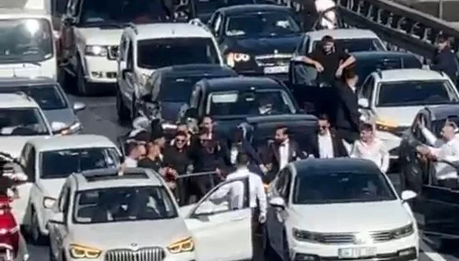 Karayolunu trafiğe kapatıp halay çekenler gözaltında