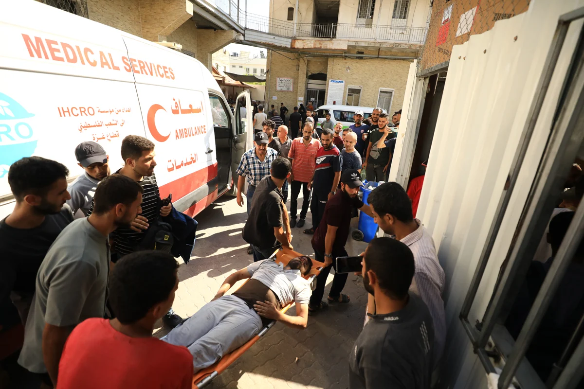 İsrail Gazze'de 2 okulu vurdu: Çoğu çocuk 30 kişi hayatını kaybetti 2 İsrail Gazze'de 2 okulu vurdu: Çoğu çocuk 30 kişi hayatını kaybetti