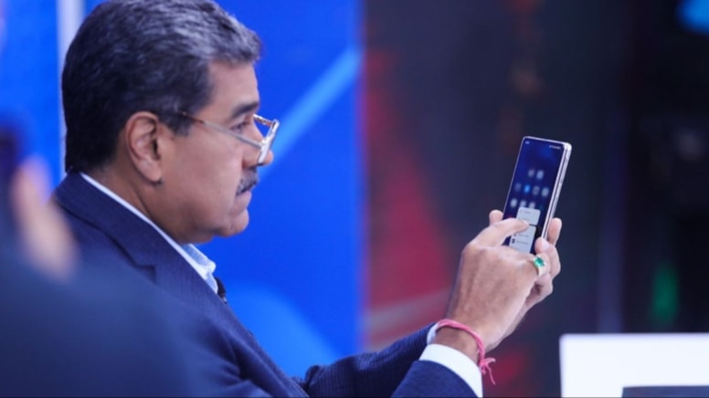 Maduro canlı yayında WhatsApp'ı sildi 2 Maduro canlı yayında WhatsApp'ı sildi
