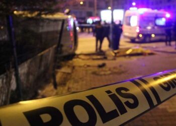Emekli polis parkta ölü bulundu