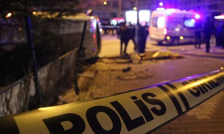 Emekli polis parkta ölü bulundu 1 Emekli polis parkta ölü bulundu